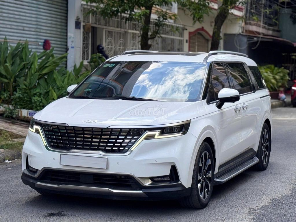 Kia Carnival Signature 7-местный белый