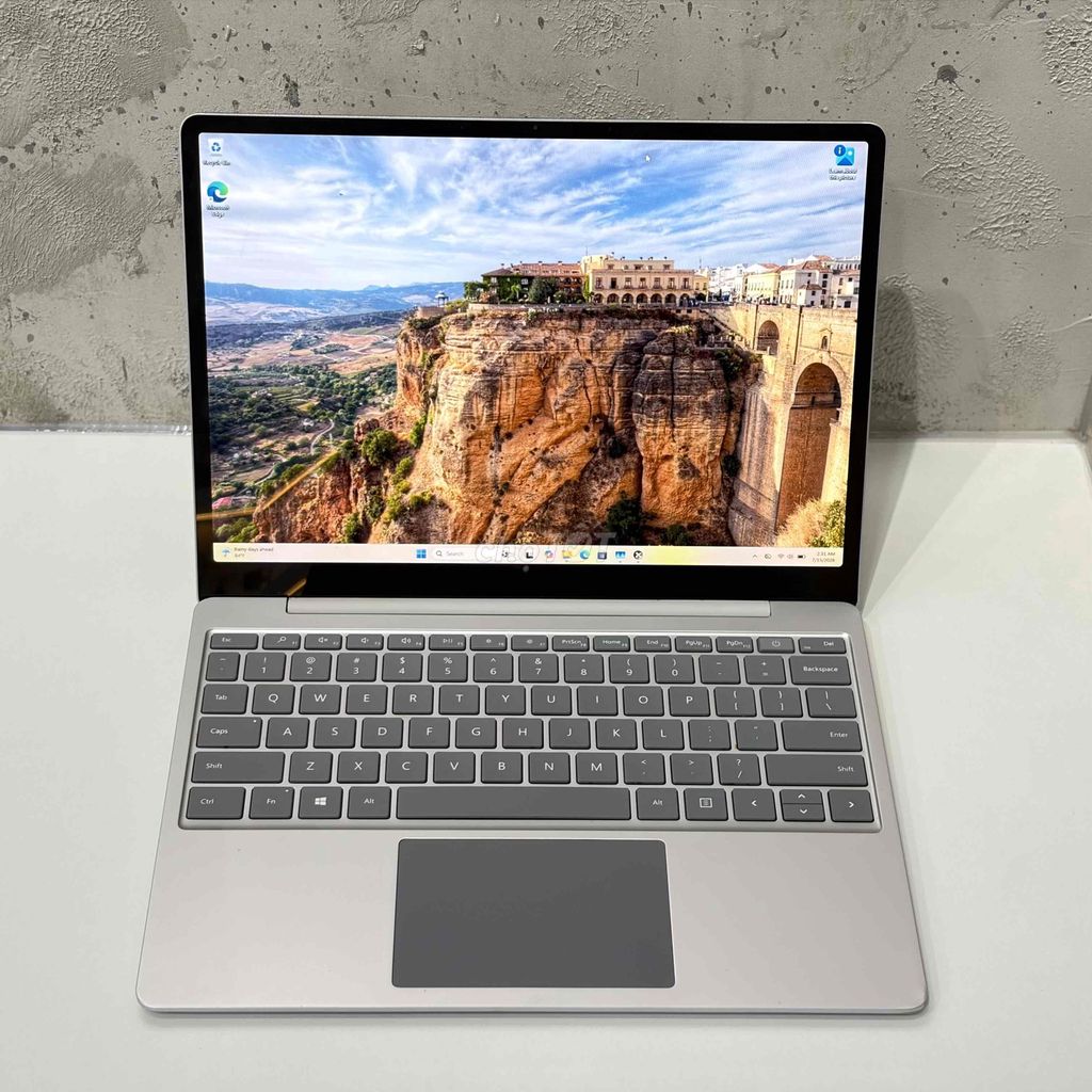 Surface Laptop Go 8GB/128GB Bạc cũ cấn xướt. Mua bán Laptop tại Quận 10 Tp Hồ Chí Minh được đăng bởi Nguyễn Quang Huy hình 1