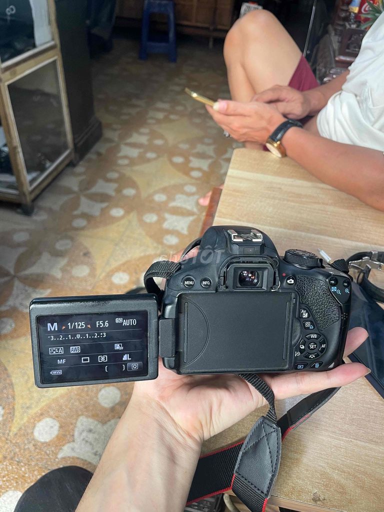 Máy ảnh Canon EOS 700D full combo màn đẹp. Mua bán Máy ảnh, Máy quay tại Quận Hai Bà Trưng Hà Nội được đăng bởi Tuấn  hình 1
