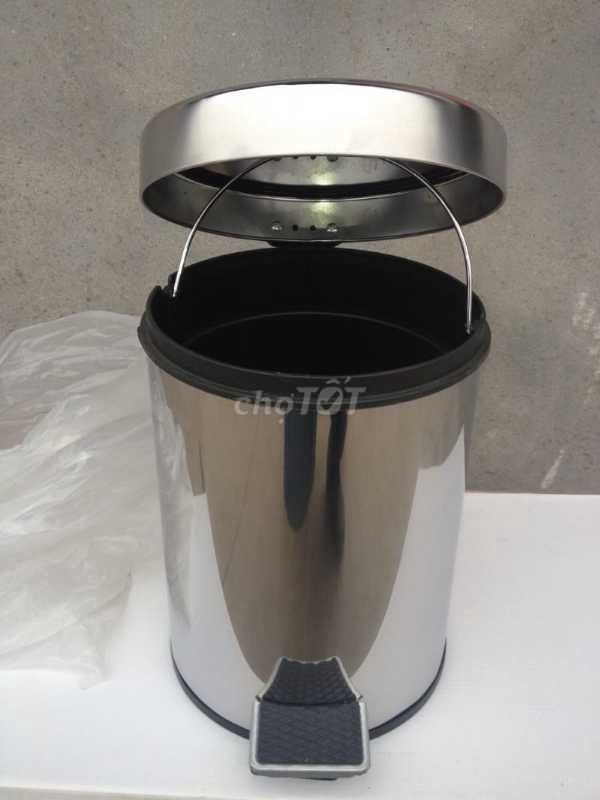 Thùng rác đạp chân Inox  12 lít - màu Bạc. Mua bán Thiết bị vệ sinh, nhà tắm tại Quận 12 Tp Hồ Chí Minh được đăng bởi Công Ty TNHH SXTM Nhựa Tốt hình 1