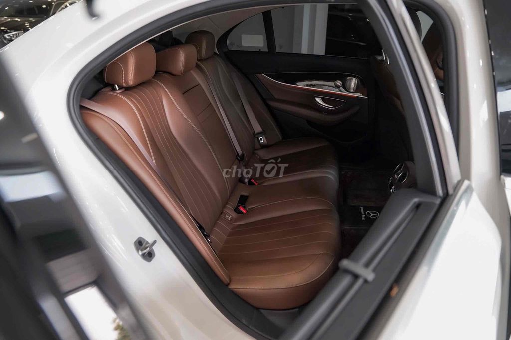 Mercedes E200 Exclusive V1 Model 2025. Mua bán Ô tô tại Quận 7 Tp Hồ Chí Minh được đăng bởi Hoàng Thọ hình 10