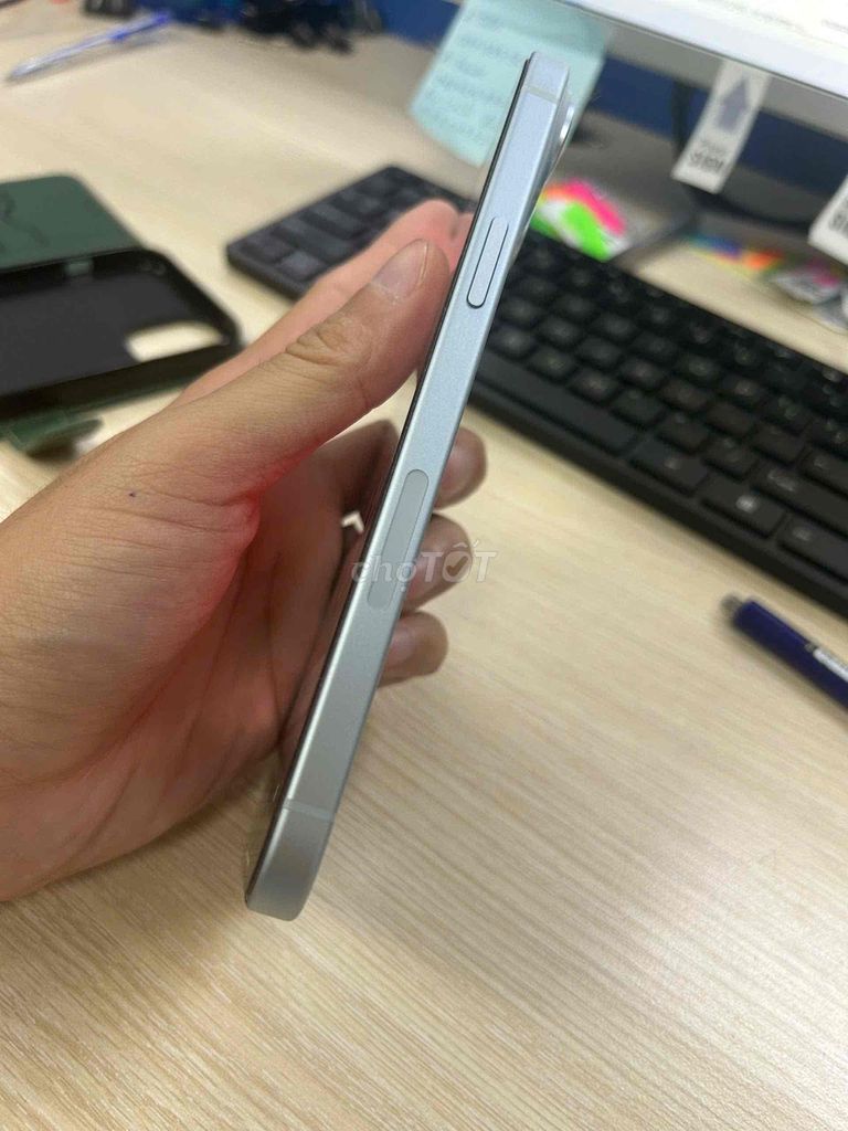 Iphone 15 plus lock xanh 26 lần sạc