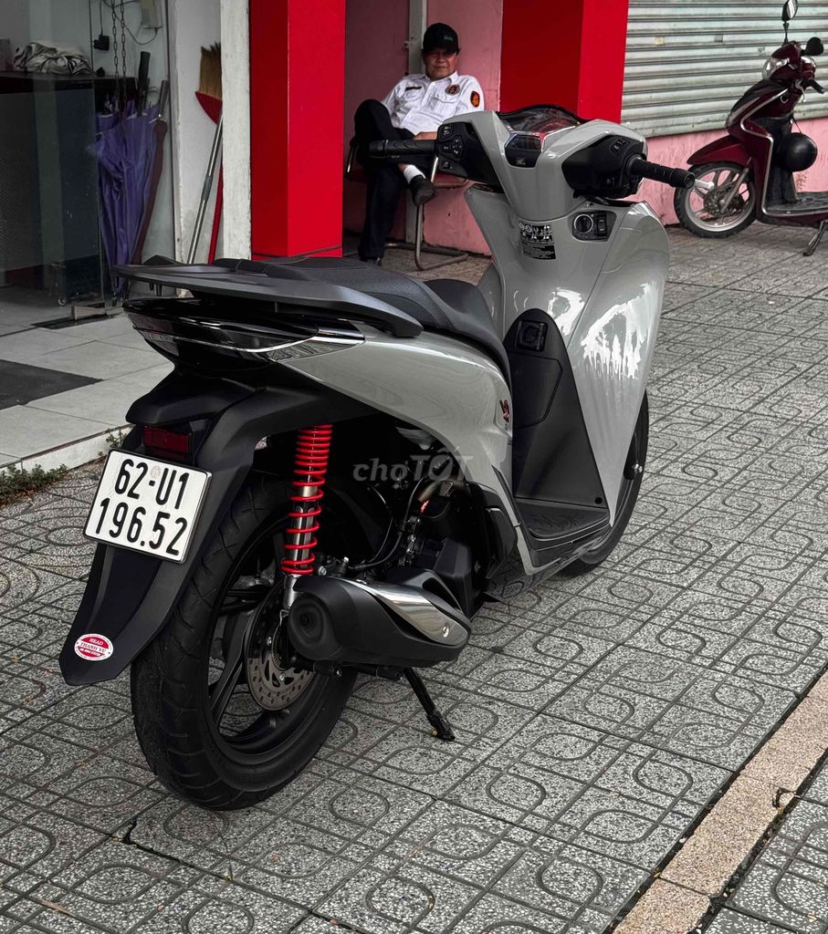 Honda SH 160i ABS конец 2023 Серо-черный как новый 2 тыс. км