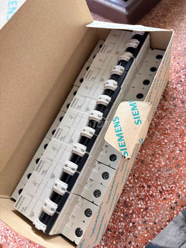 át , Cầu dao tự động Siemens 5SJ6 216-7SC Mới. Mua bán Đồ chuyên dụng, Giống nuôi trồng tại Huyện Thanh Trì Hà Nội được đăng bởi thắng hình 1