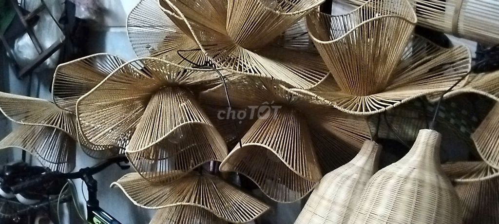 Đèn lồng Rạng Đông mây tre đan vàng nhạt. Mua bán Đèn tại Quận Ngũ Hành Sơn Đà Nẵng được đăng bởi Lê Phong hình 1