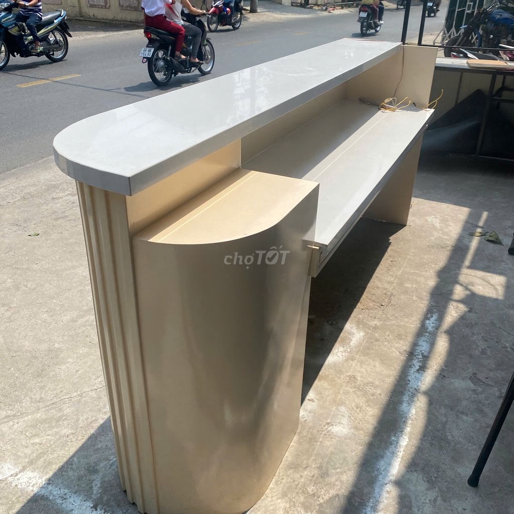QUẦY LỄ TÂN MÀU TRẮNG KEM THANH LÝ. Mua bán Nội thất, đồ gia dụng khác tại Quận 4 Tp Hồ Chí Minh được đăng bởi thanh lý phong hải  hình 2