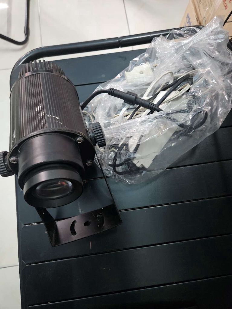 Đèn chiếu logo 15W Đen đang sử dụng tốt. Mua bán Đèn tại Quận 3 Tp Hồ Chí Minh được đăng bởi tamida hình 1