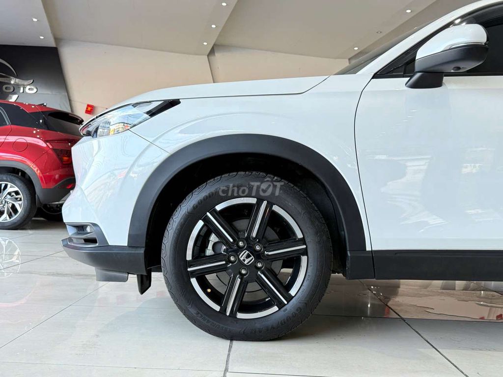 Honda HRV G Sensing 2023, odo 3v8km, hỗ trợ góp.. Mua bán Ô tô tại Thành phố Thủ Đức Tp Hồ Chí Minh được đăng bởi Đức Hưng Siêu thị ô tô Thủ Đức hình 7