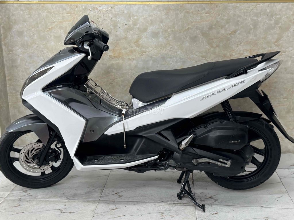 AB 125 đời 2014 trắng đen mới keng 43C1-351.09. Mua bán Xe máy tại Quận Sơn Trà Đà Nẵng được đăng bởi Minh Dũng bán trả góp 136 vân đồn  hình 1