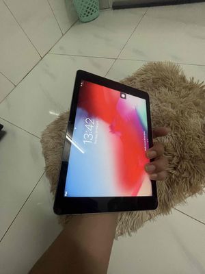 Apple iPad Air 9.7 inch Xám