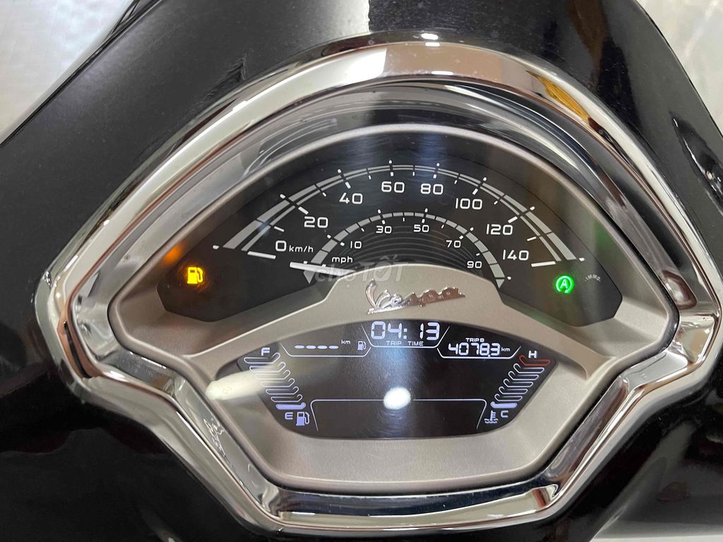 Piaggio Vespa GTS 150 Black 4000 km