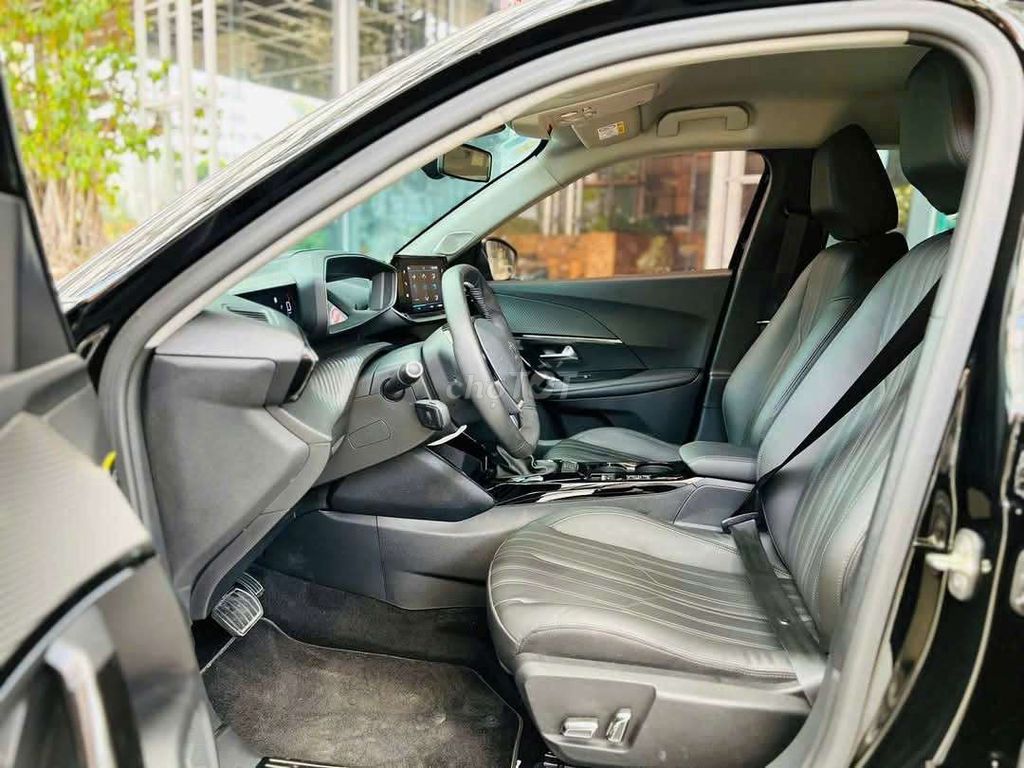 Peugeot 2008 GTline 1.2turbo sx 2022, lướt 4,5V. Mua bán Ô tô tại Thành phố Thủ Đức Tp Hồ Chí Minh được đăng bởi Đức Hưng Siêu thị ô tô Thủ Đức hình 9