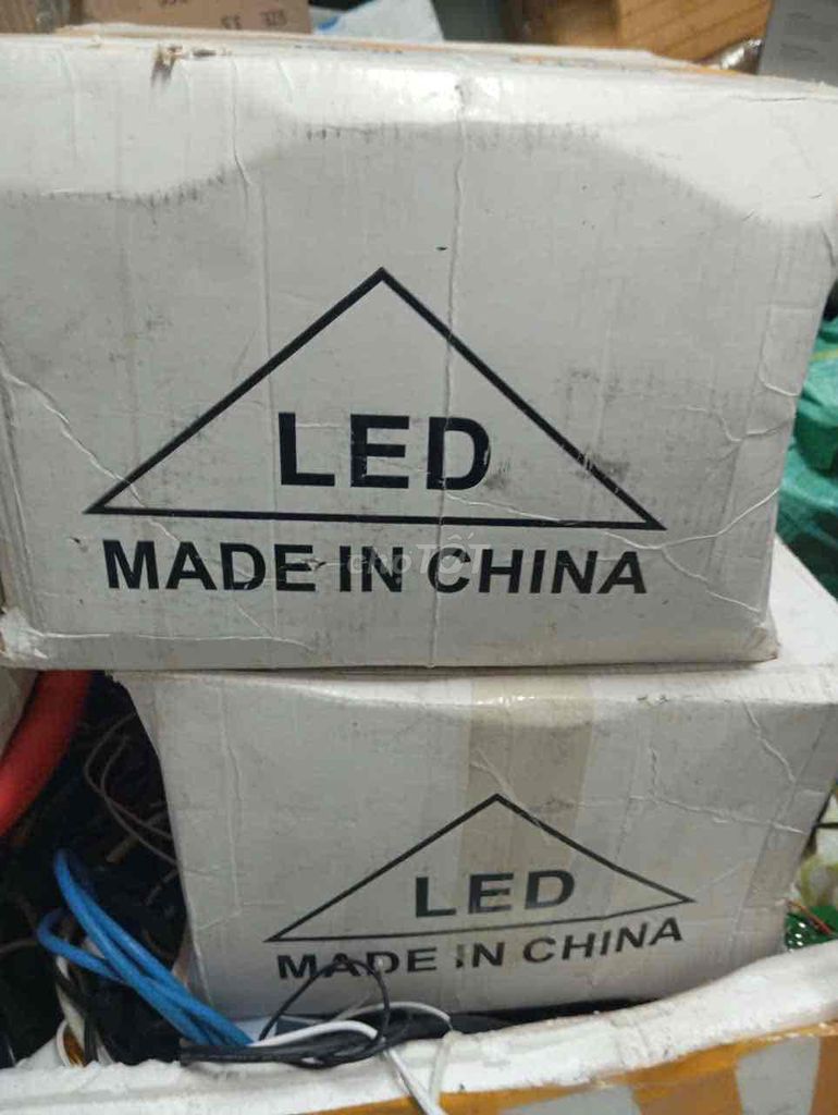Em còn 3 thùng đèn led. Mua bán Đèn tại Huyện Hoài Đức Hà Nội được đăng bởi Nguyen Gia Han hình 1