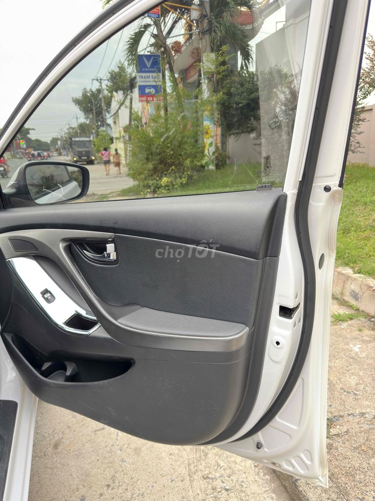 chính chủ cần bán Hyundai Elantra 2013 - 95425 km. Mua bán Ô tô tại Thành phố Biên Hòa Đồng Nai được đăng bởi Cao Xuân Mười hình 9