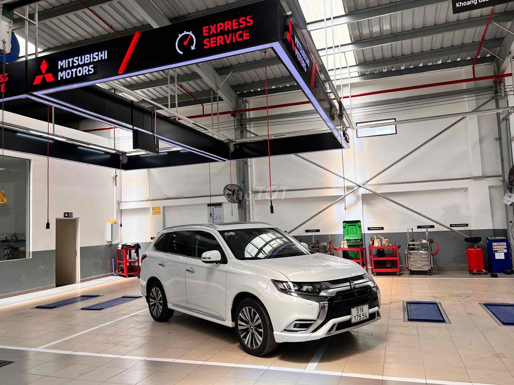 Mitsubishi Outlander 2022 2.0 Premium - 26326 km. Mua bán Ô tô tại Quận 7 Tp Hồ Chí Minh được đăng bởi Mitsubishi Thông  hình 1