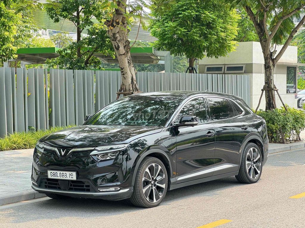 VinFast VF8 Plus 2023 чёрный 62734 км