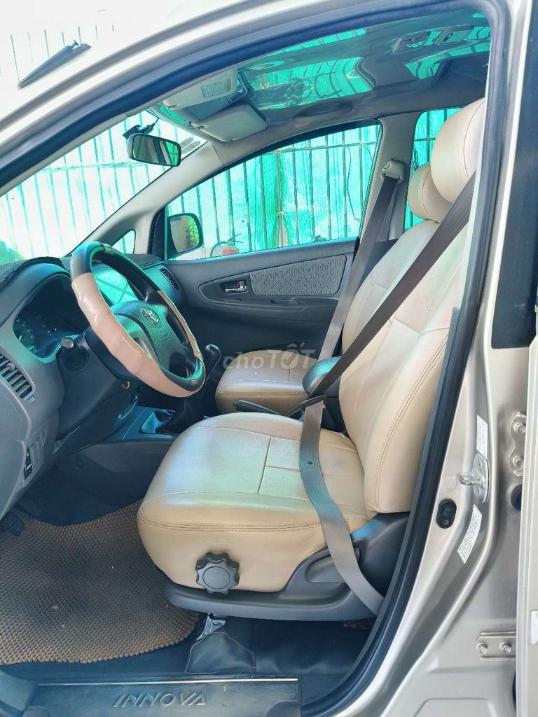 Toyota Innova Vàng cát 7 chỗ Số sàn. Mua bán Ô tô tại Huyện Chợ Mới An Giang được đăng bởi Phát đạt hình 11