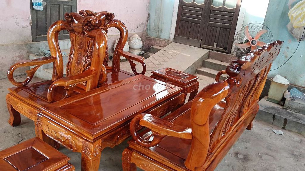 Bộ bàn ghế phòng khách Gỗ Nâu. Mua bán Bàn ghế tại Huyện Phú Vang Thừa Thiên Huế được đăng bởi bảo ngọc hoàng anh hình 1