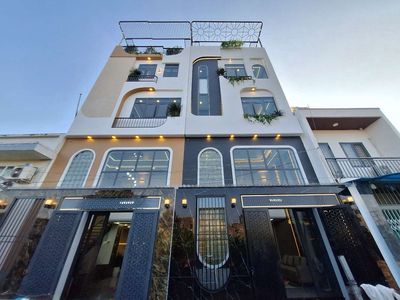​BÁN NHÀ THẠNH LỘC 15 - 5.5m x 10m - 5 PHÒNG NGỦ - VỊ TRÍ ĐẮC ĐỊA