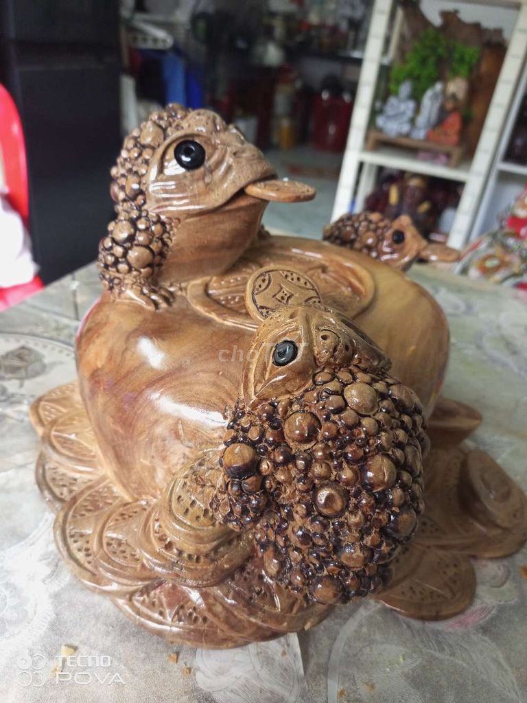 Tam cóc trấn chum tiền