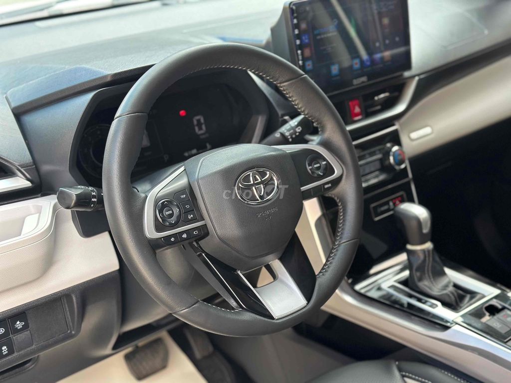 Toyota Veloz Cross Top 2022 Белый 86000 км