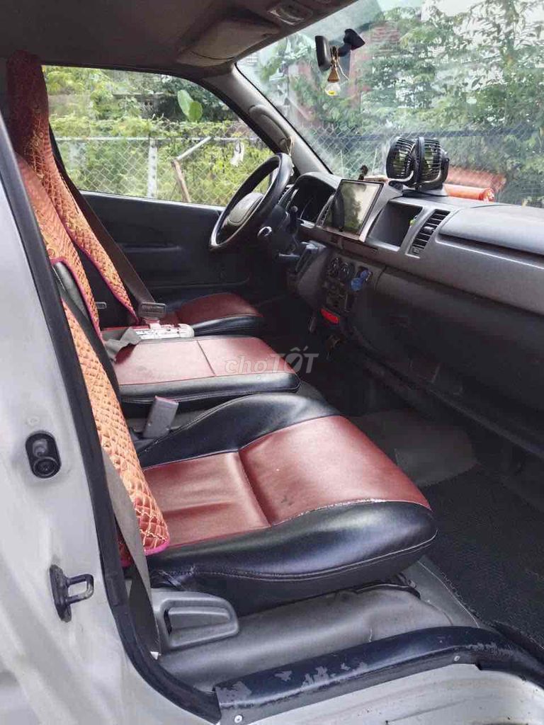 Toyota Hiace KDH 2008 16 мест, белый