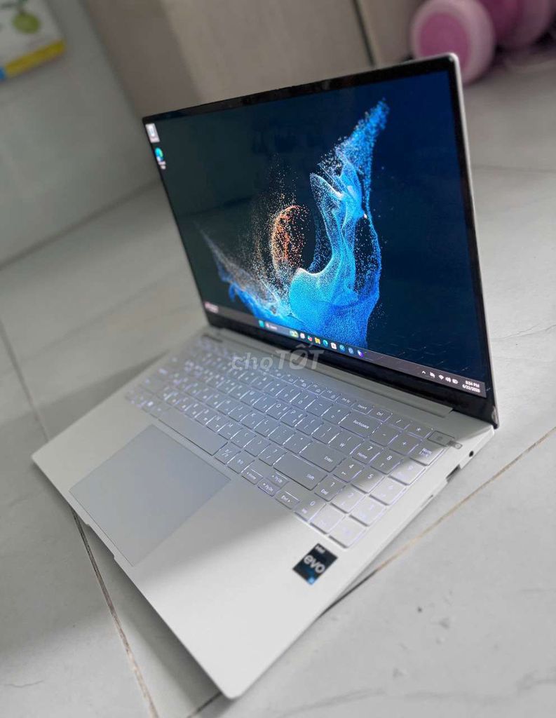 Samsung Galaxy Book 2 Pro(AMOLED) i5-1240P/8G/256G. Mua bán Laptop tại Quận Gò Vấp Tp Hồ Chí Minh được đăng bởi Hitech Store  hình 1