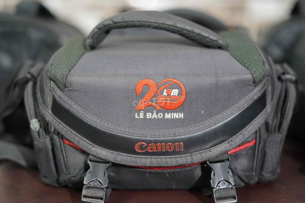 Thanh lý túi máy ảnh giá rẻ 50k đến 150k.