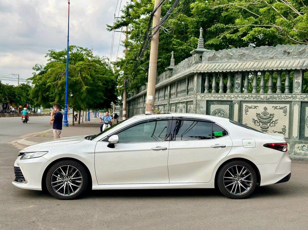 Cho thuê TOYOTA CAMRY tự lái