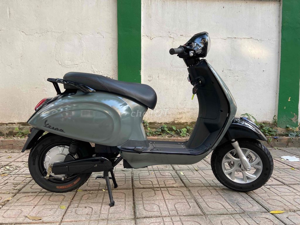 Xe máy điện Vespa màu Xám bình mới 100%. Mua bán Xe điện tại Quận Long Biên Hà Nội được đăng bởi Xe điện Huân Linh hình 5