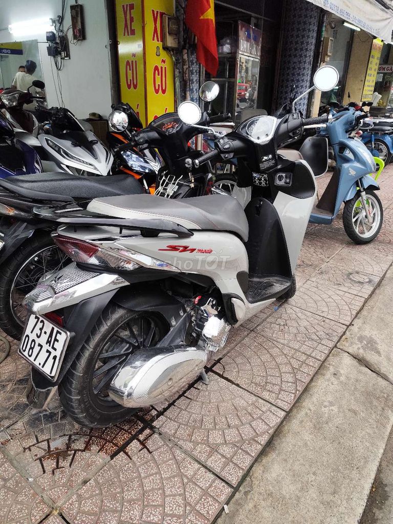 Xe đẹp cần bán gấp cho người cần nhé các bạn ơi. Mua bán Xe máy tại Quận Phú Nhuận Tp Hồ Chí Minh được đăng bởi Hiếu Nguyễn hình 3