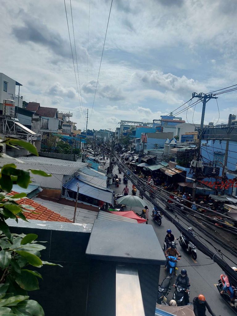 BÁN NHÀ MẶT TIỀN CHỢ