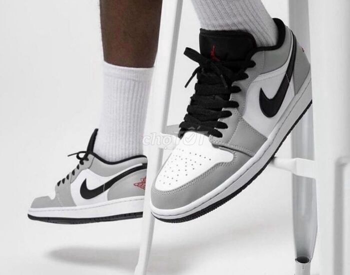 Giày tennis Nike nam nữ Trắng Xám Đen. Mua bán Giày dép tại Thành phố Buôn Ma Thuột Đắk Lắk được đăng bởi Anh Hoàng hình 1