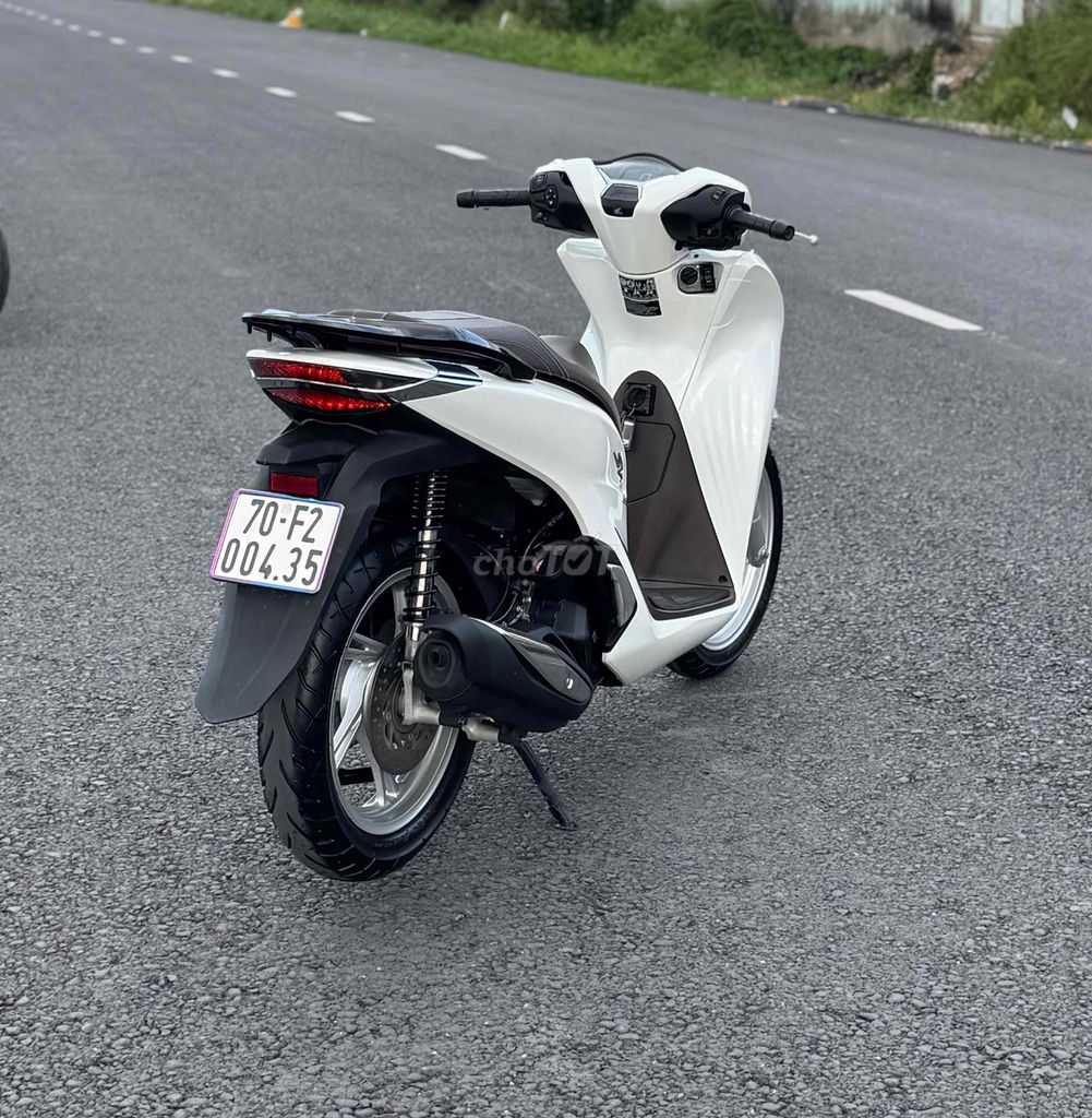 Honda SH 160i ABS 2023 Trắng 8000 km. Mua bán Xe máy tại Quận Gò Vấp Tp Hồ Chí Minh được đăng bởi CHXM 86 chuyên bán xe trả góp hình 5