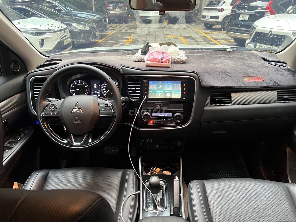 Mitsubishi Outlander 2.0 CVT 2019 Белый 55 000 км