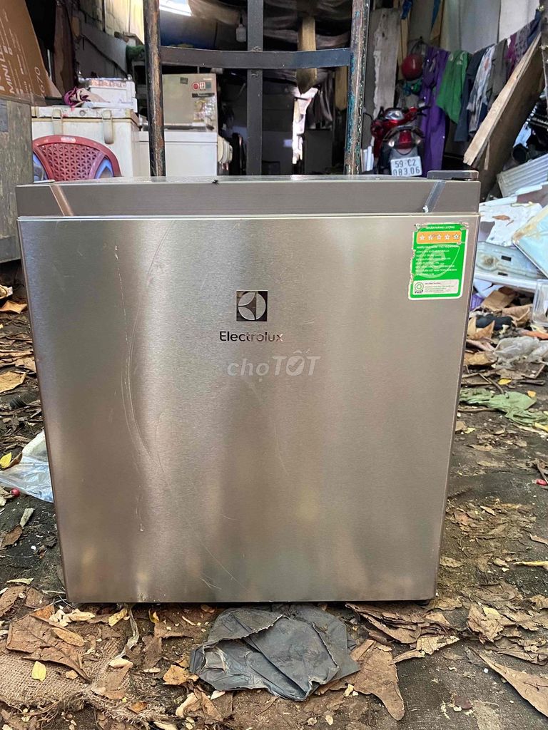 Tủ lạnh Electrolux 50L Bạc cũ. Mua bán Tủ lạnh tại Quận 4 Tp Hồ Chí Minh được đăng bởi Điện Máy Uy Tín hình 1