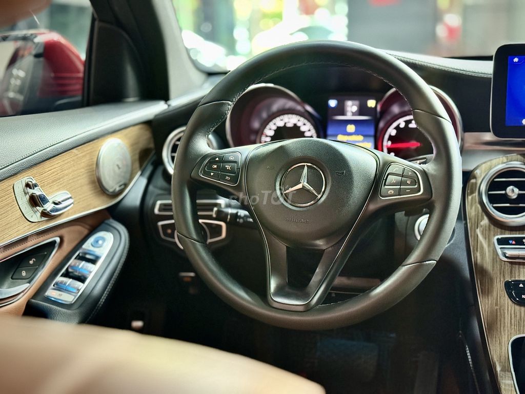 Mercedes Benz GLC Class2018 250 4MATIC AT-63000 km
