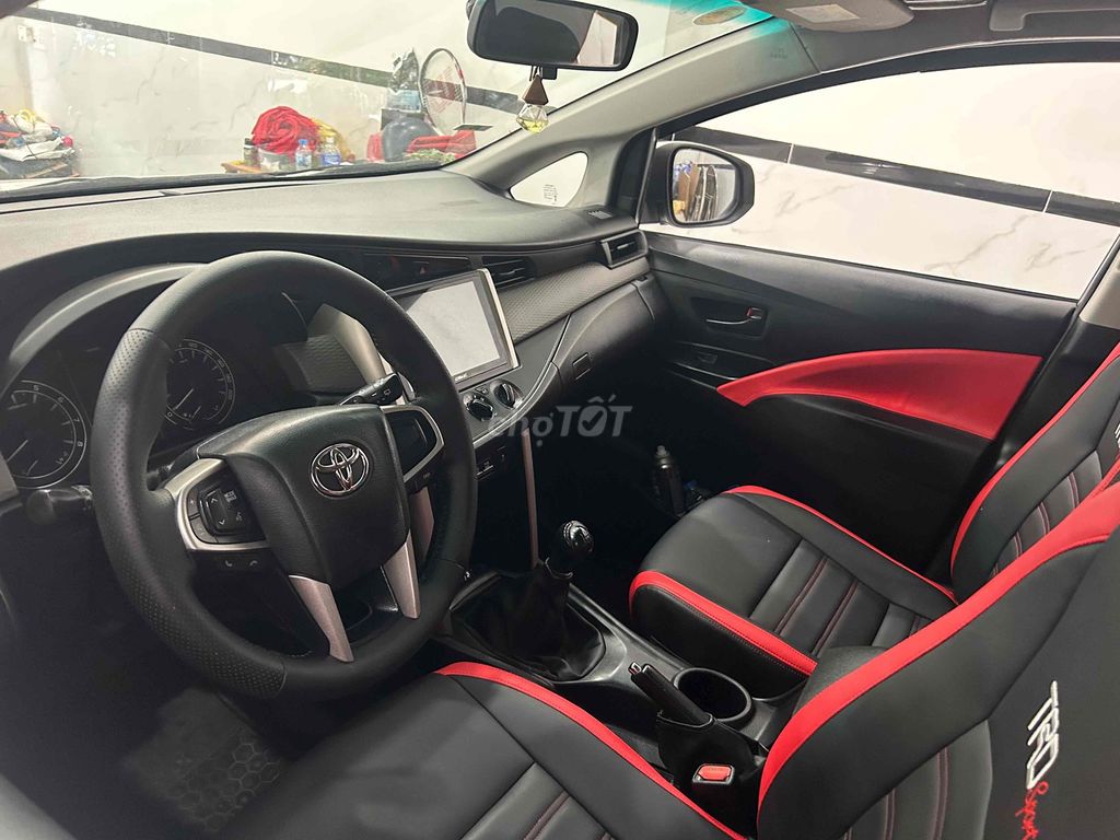 Toyota Innova E 2022 Белый 7 мест