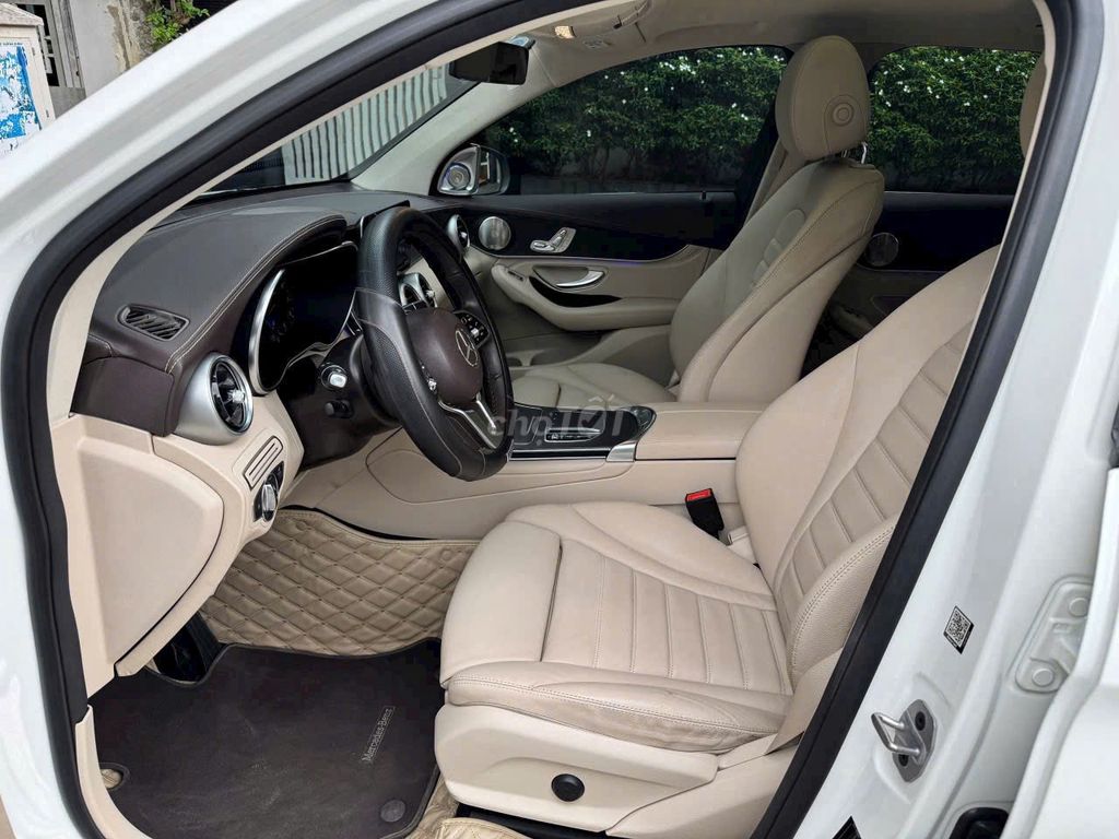 Mercedes-Benz GLC 300 4Matic trắng 2021- 38000 km. Mua bán Ô tô tại Thành phố Thủ Đức Tp Hồ Chí Minh được đăng bởi sang  hình 4