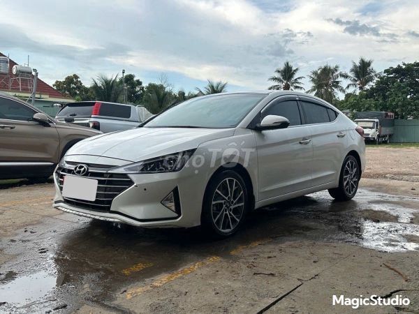 Hyundai Elantra 2.0 AT 2021 - 427 Triệu