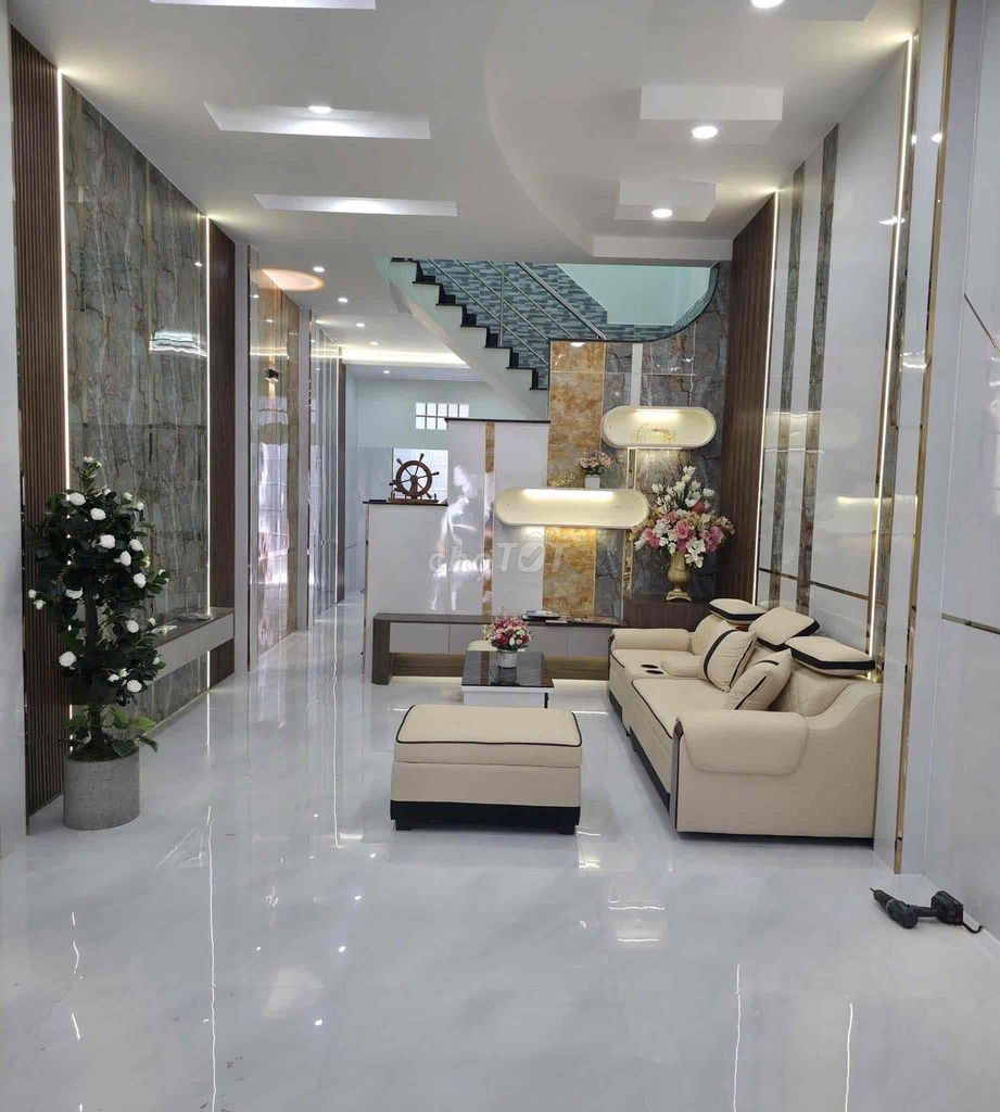 Nhà đẹp Tân Phú - Ô tô ngủ trong nhà - Ngay Chợ Tân Hương