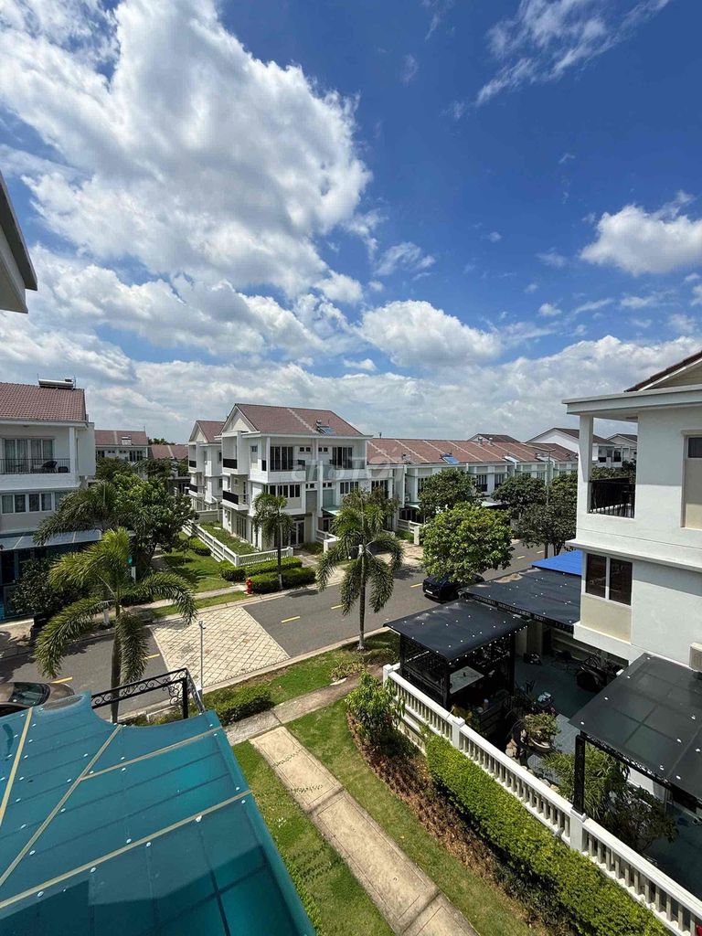 CHO THUÊ CĂN GÓC FULL NỘI THẤT ECOLAKE MỸ PHƯỚC 5 PHÒNG NGỦ.
