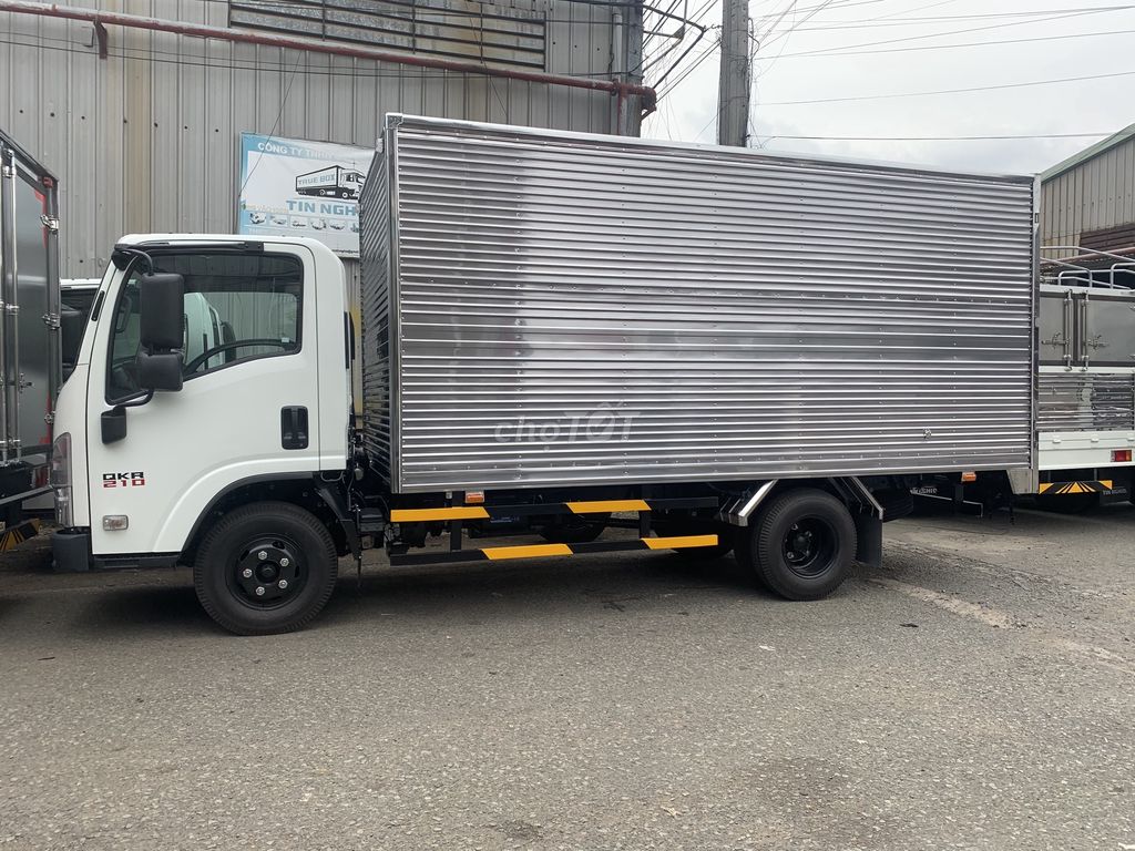 Xe tải Isuzu tải 1.99t 2,49t và 2,8 tấn sẵn giao