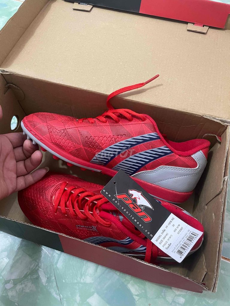 Giày đá bóng size 39 Pan tf đỏ. Mua bán Đồ thể thao, Dã ngoại tại Thành phố Đồng Xoài Bình Phước được đăng bởi Minh Trần hình 1