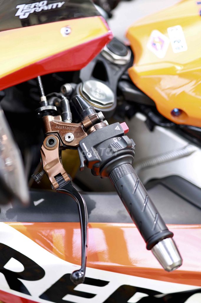 Honda CBR1000RR Repsol 2015 Model 2015. Mua bán Xe máy tại Quận Gò Vấp Tp Hồ Chí Minh được đăng bởi Hồng Brixton hình 8
