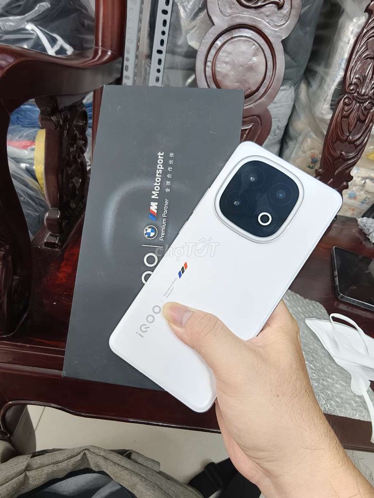 iQOO 13(12/256)fullbox màu trắng có gl. Mua bán Điện thoại tại Quận 5 Tp Hồ Chí Minh được đăng bởi Strawberry Táo hình 1