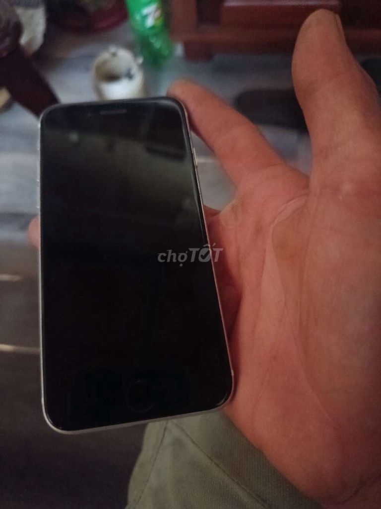 Apple iPhone SE Trắng. Mua bán Điện thoại tại Thành phố Buôn Ma Thuột Đắk Lắk được đăng bởi Thành Ban Mê hình 1