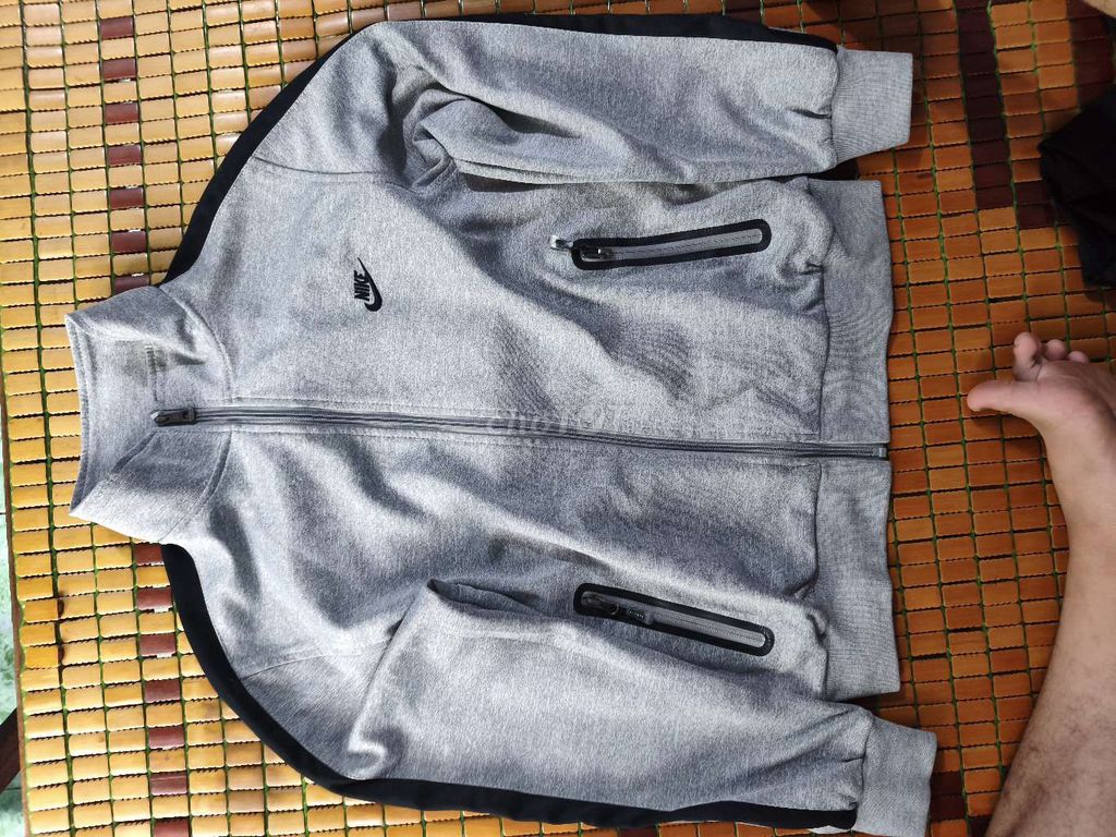 Áo khoác Nike . Mua bán Quần áo tại Huyện Phú Giáo Bình Dương được đăng bởi Đồ 2hand Chính Hãng hình 1