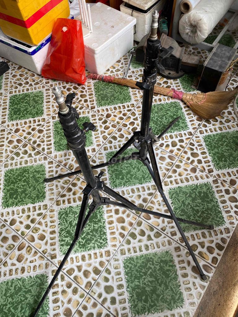 Chân đèn nhôm 2.4m Đen. Mua bán Đèn tại Thành phố Biên Hòa Đồng Nai được đăng bởi Nguyễn Hùng hình 1