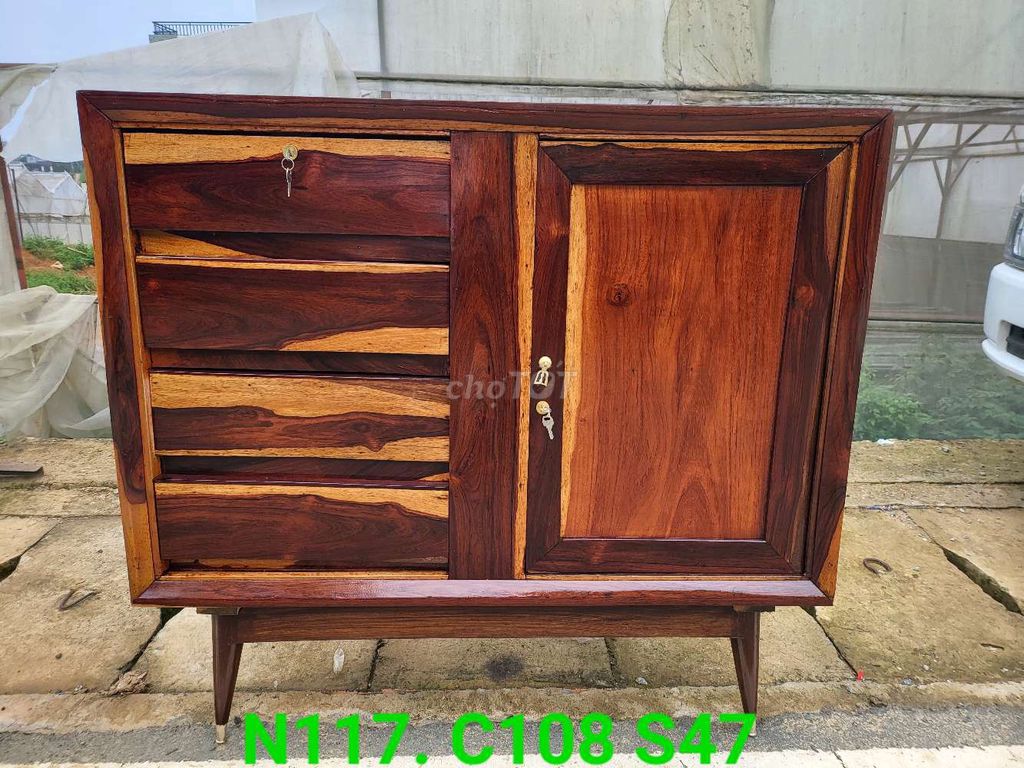Tủ gỗ cổ điển màu Nâu. Mua bán Tủ, kệ gia đình tại Thành phố Đà Lạt Lâm Đồng được đăng bởi Đồ gỗ cũ Đà Lạt hình 1